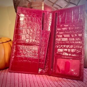 ☃️ NWOT Red Leather Travel Wallet Set